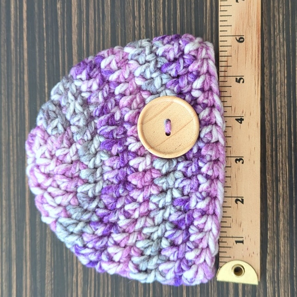 Newborn knitted hat - perfect for photoshoots - Picture 4 of 5